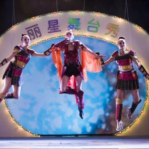 Una scena del film 881.