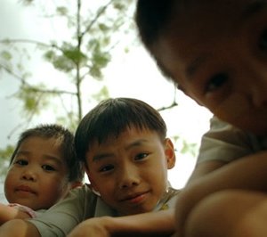 Una scena del film Flower in the Pocket