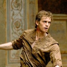 Hayden Christensen in una scena del film Decameron Pie diretto da David Leland