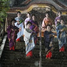 Una scena di gruppo del film Inju, la Bête dans l'ombre di Barbet Schroeder