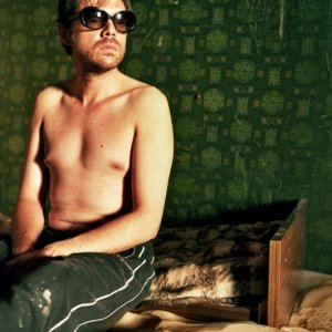 Frank Vercruyssen in una scena di Nowhere Man