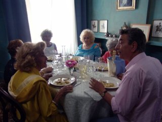 Valeria De Franciscis e Gianni Di Gregorio in una scena del film Pranzo di Ferragosto
