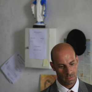 Pinuccio Lovero in una scena del film Pinuccio Lovero - Sogno di una morte di mezza estate