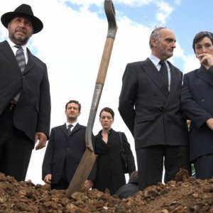 Una scena di Broken Lines