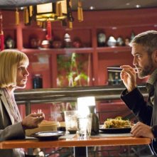 Frances McDormand e George Clooneyin una scena del film Burn After Reading