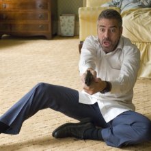 George Clooney in una scena del film Burn After Reading diretto dai fratelli Coen