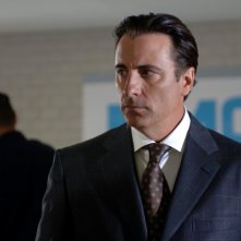 Andy Garcia (Fingers) in una scena del film The Air I Breathe