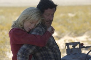 Kim Basinger e Joaquim de Almeida in una scena del film The Burning Plain