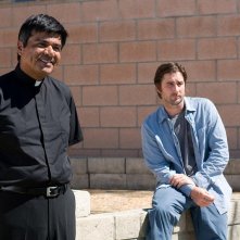 George Lopez e Luke Wilson in una scena del film Henry Poole is Here