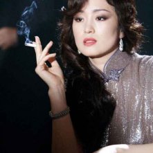 Gong Li in una scena del film Shanghai