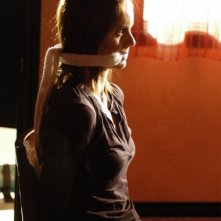 Sarah Wayne Callies intepreta Sara Tancredi, qui in una scena drammatica dell'episodio 'Tortura' della serie Prison Break