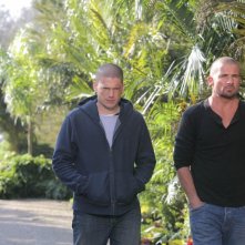 Wentworth Miller e Dominic Purcell interpretano i fratelli Michael e Lincoln nella serie Prison Break, episodio: Appuntamento a Panama
