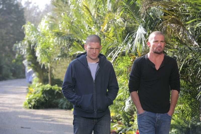 Wentworth Miller e Dominic Purcell interpretano i fratelli Michael e Lincoln nella serie Prison Break, episodio: Appuntamento a Panama