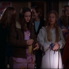 Alexis Bledel e Liza Weil insieme ad altri membri del cast nell'episodio 'Tale madre, tale figlia' della serie tv Una mamma per amica