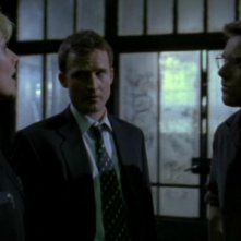 Da sinistra: Amanda Tapping, Peter Flemming e Michael Shanks nell'episodio 'Resurrezione' della serie Stargate SG-1