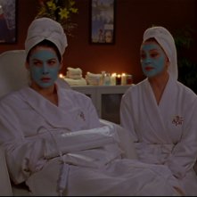 Kelly Bishop nel ruolo di Emily, la madre di Lorelai, interpretata da Lauren Graham nella serie tv Una mamma per amica, episodio: Una serata tranquilla