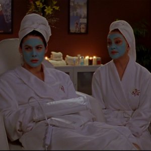 Kelly Bishop nel ruolo di Emily, la madre di Lorelai, interpretata da Lauren Graham nella serie tv Una mamma per amica, episodio: Una serata tranquilla