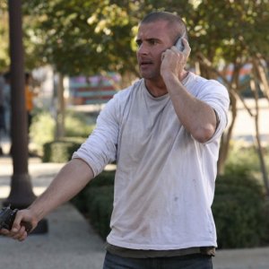 Lincoln Burrows, interpretato da Dominic Purcell, vuole a tutti costi riavere suo figlio sano e salvo nell'episodio ' The Art of the Deal' della serie Prison Break
