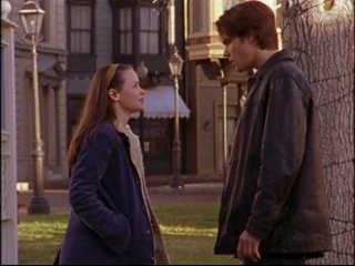 Rory, Alexis Bledel, e Dean, interpretato da Jared Padalecki, litigano per via di Jess nell'episodio 'L'asta dei cestini' della serie Una mamma per amica