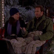 Scott Patterson e Lauren Graham si godono una gita in slitta nell'episodio 'Bloccati dalla neve' della serie Una mamma per amica