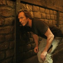 William Fichtner nel ruolo di Alexander Mahone, un agente corrotto nemico di Michael Scofield nella serie tv Prison Break, episodio: Sete