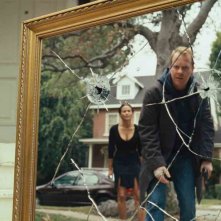 Kiefer Sutherland in una scena di Riflessi di paura