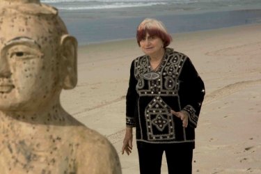 Agnès Varda in una sequenza de Les Plages d'Agnès