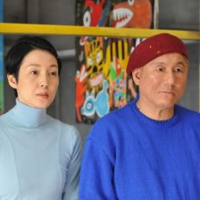 Kanako Higuchi e Takeshi Kitano in una scena del film Achilles and the Tortoise
