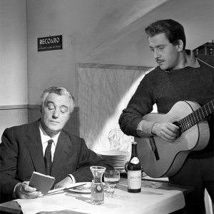 Vittorio De Sica e Domenico Modugno nel film Nel blu dipinto di blu