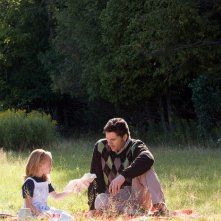 Brooklynn Proulx ed Eric Bana in una scena del film The Time Traveler's Wife