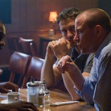 Idris Elba, Gerard Butler e il regista Guy Ritchie sul set del film RocknRolla