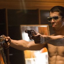 Toby Kebbell in una scena del film Rocknrolla