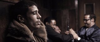 Toby Kebbell in una scena di Rocknrolla