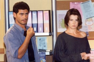 Paola Rinaldi e Peppe Zarbo sul set della soap Un posto al Sole.