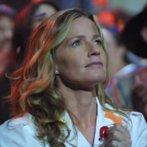 Elisabeth Shue in una scena della commedia Hamlet 2