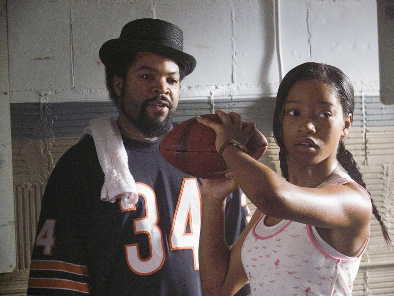 Keke Palmer con Ice Cube in una scena di The Longshots