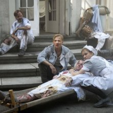 Ivan Barnev e Julia Jentsch in una sequenza del film I Served The King of England