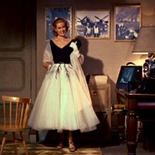 Grace Kelly In Tutta La Sua Eleganza In Una Scena Di La Finestra Sul Cortile 86208