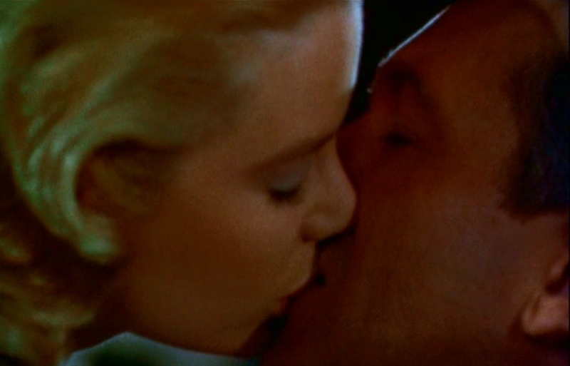 Un Bacio Appassionato Tra Grace Kelly E James Stewart In La Finestra Sul Cortile 86207