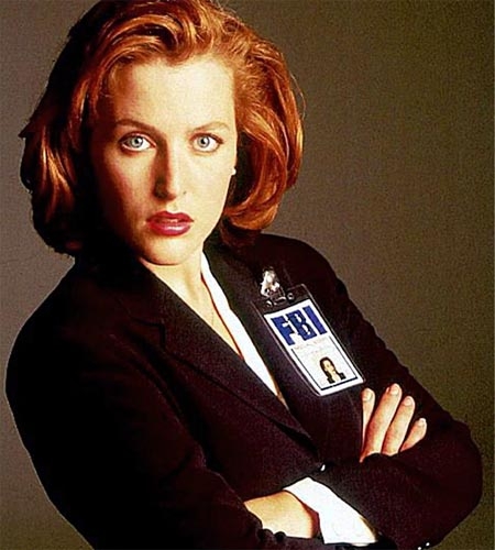 Gillian Anderson Veste I Panni Dell Agente Speciale Dana Scully Inseparabile Compagna Di Fox Mulder Nella Serie Tv X Files 86254
