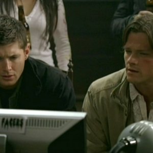 Jared Padalecki e Jensen Ackles in una scena dell'episodio 'Ghostfacers' della serie tv Supernatural