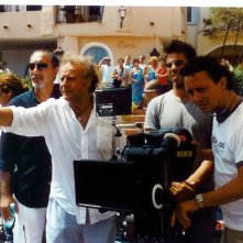 Lo scenografo Enzo De Camillis insieme a Jerry Calà sul set di VIta Smeralda