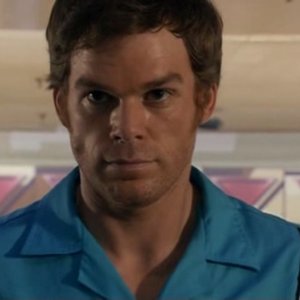 Michael C. Hall è Dexter nella serie televisiva Dexter, episodio 'It's Alive!'