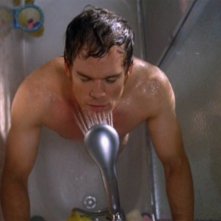 Michael C. Hall in una scena dell'episodio 'Segreti di famiglia' della serie televisiva Dexter