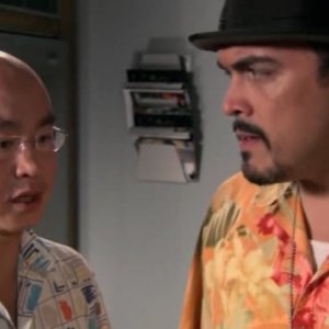 C.S. Lee insieme a David Zayas nell'episodio 'Morning Comes' della serie tv Dexter