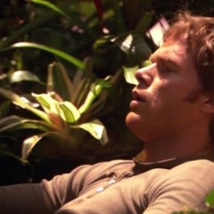 Dexter Morgan, interpretato da Michael C. Hall, nella serie tv Dexter, episodio: Resistance is Futile