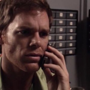 Michael C. Hall durante una scena dell'episodio 'An Inconvenient Lie' della serie tv Dexter