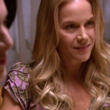 Rita Bennet, interpretata da Julie Benz, durante una scena dell'episodio 'Dex, Lies & Videotapes' della serie tv Dexter