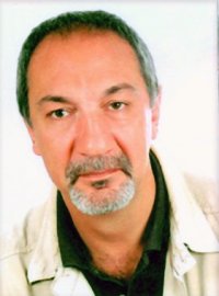 Un'immagine dello scenografo Enzo De Camillis