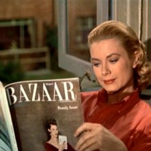 Grace Kelly Legge In Una Scena De La Finestra Sul Cortile 86516